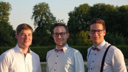 Bild: exb/Hans Böll 
Freudestrahlende Absolventen: Jonas Lederer, Tobias Frischholz und Stefan Bocka schaffen es in ihrer Fachrichtung auf die Bestenliste der Technikerschule.