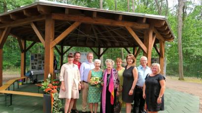Bild: Hirsch
Im Beisein zahlreicher Ehrengäste eröffnete der Kneippverein den neuen Pavillon im Erlebnisbad.