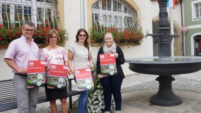 Bild: weu
Die Sommerferienaktion rund um den "Neunburger Zehner" stellten (von links) Bürgermeister Martin Birner, Ingrid Seebauer, "Selbständigen"-Vorsitzende Regina von Wenz und Rathaus-Mitarbeiterin Ulrike Meixner vor.