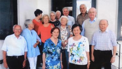 Bild: exb
Die Ehemaligen treffen sich in gemütlicher Runde.