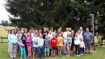 Bild: exb
Die St.-Peter-Ministrantengruppe mit den Betreuern auf der Altglashütte.