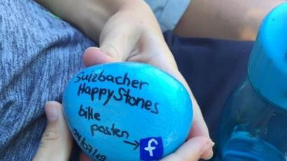 Bild: upl
Der Happy Stone, den der neunjährige Diego im Sulzbach-Rosenberger Stadtpark gefunden hat.