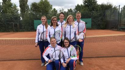 Bild: du
Das Meisterschaftsteam mit Melanie Bäuml, Theresa Hermann, Caro Forster (hinten, von links), Corinna Marx, Nicole Bäumler (mitte, von links), Laura Kormann und Michaela Herrmann (vorne, von links).