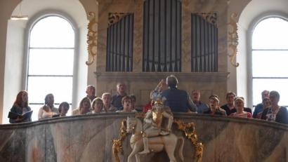 Bild: Andreas Hubmann
Der Chor beim Auftritt in der Kirche.