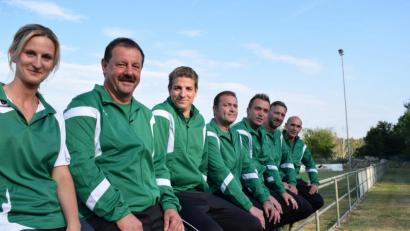 Bild: szl
Die Jugendtrainer der DJK Neuhaus: Kathrin Hochstetter, Martin Heimerl, Dominik Sertl, Jörg Gleißner, Abteilungsleiter Jugend Markus Schmidkonz, Andreas Koller und Christian Ermer (von links).