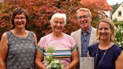 Bild: R. Kreuzer
Mit Rosemarie Meier feiern Tochter Gabriela Bäumler (links), Heike Angerer und Reinhold Wildenauer (von rechts).