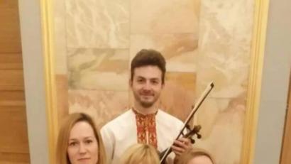 Bild: ku
Das "Lemberger Quartett" bilden Iryna Plakhtii, Lesya Stefanko und Oksana Kolomiyets mit ihren Banduras (von links) sowie Geiger Yarema Pavliv.