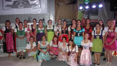 Bild: kro
23 fesche Damen, alles toll ausstaffiert in neuen Dirndls, stellten sich zur Wahl der "Miss Dirndl".
