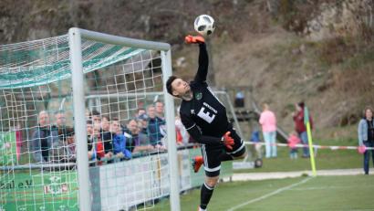 Bild: brü
Wegen einer Sommergrippe wird Christopher Sommerer wohl passen müssen. Für die Nummer 1 der DJK Ammerthal würde im Spiel beim TSV Großbardorf Josef Bäuml zwischen den Pfosten stehen.