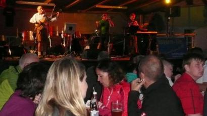 Bild: amö
Für musikalische Unterhaltung am Samstagabend sorgte die Partyband "Bayern Live".