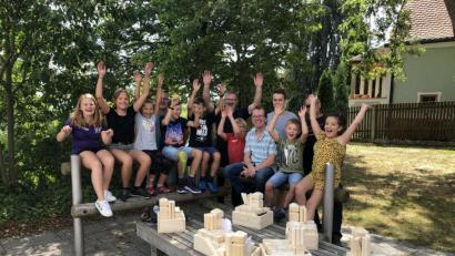 Bild: exb
Die Teilnehmer des Ferienprogramm-Angebots der Freien Wähler in Zusammenarbeit mit dem Kunsthaus in der Mittelschule Waldsassen.