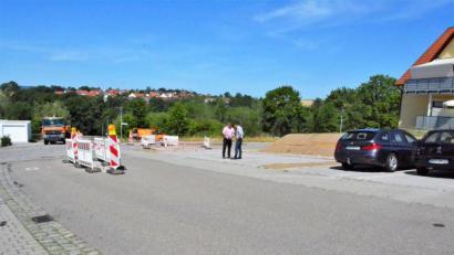 Bild: exb/Stadtverwaltung Neunburg
An der Schwarzachtaler Straße sind zwölf neue Parkplätze entstanden.