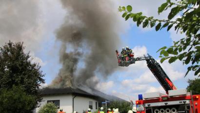 Bild: jma
In Berg bei Neumarkt brannte am Sonntagvormittag ein Wohnhaus.