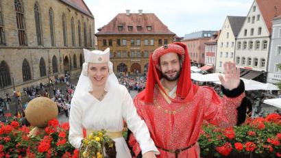 Bild: Wolfgang Steinbacher
Für einen Tag waren Ulrike Schröder und Fabian Kammholz Margarete von Bayern-Landshut und Kurprinz Philipp von der Pfalz. Ab sofort sind die beiden gebürtigen Amberger wieder Arbeitskollegen, die an der Eichstätter Justizvollzugsanstalt beschäftigt sind.