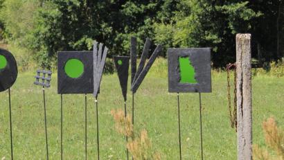 Bild: mvs
Zwei, die sich gefunden haben: Mundgeblasenes Lamberts-Glas und Schiefer.