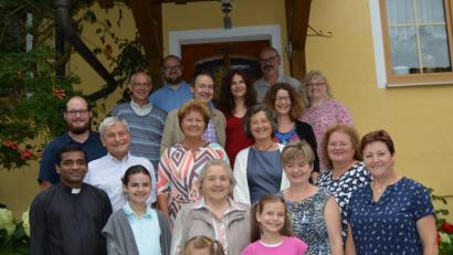 Bild: bej
Groß war die Gratulantenschar, die Emma Kraus (vorne, Mitte) zum 85. Geburtstag die besten Wünsche überbrachte.