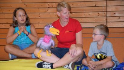 Bild: bö
Mit dabei im Maxk-Kofferraum war natürlich auch die Spieleente - und sie entpuppte sich als genialer Unterhalter zum Thema Kinderrechte.