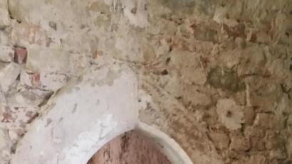 Bild: exb
Bei der Sanierung des Ämtergbäudes legen Arbeiter unter anderem diese spätgotische Türlaibung frei.