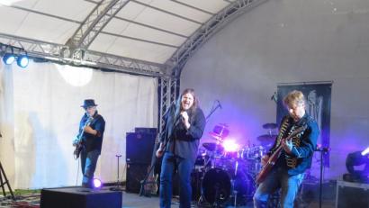 Bild: ubb
Keine großartige Show wie ihre Idole, dafür umso besseren Hardrock lieferte "Led Zepp-In". für ihre Fans.