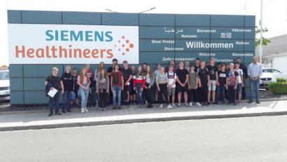 Bild: hwk
Zu einem Erlebnistag bei Siemens waren die Achtklässler der Kemnather Mittel- und der Realschule eingeladen