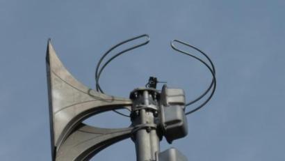 Bild: ohr
In enger Zusammenarbeit mit dem Landratsamt Schwandorf wurde auf dem Gelände des Bauhofes Stulln eine neue Sirene errichtet. Doch für den Ortsteil Säulnhof ist das keine Lösung.