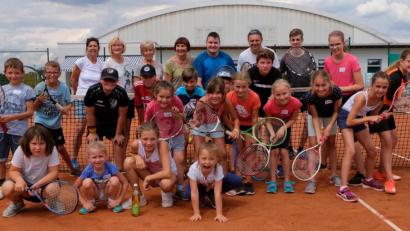 Bild: mab
Tennis ist wieder gefragt: 20 Kinder fanden sich zum Schnuppertraining ein.