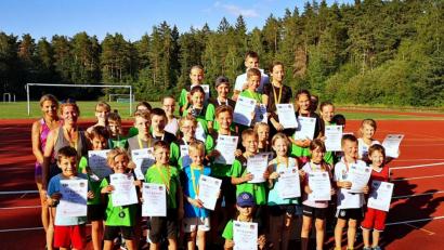 Bild: bgm
Knapp 50 Sportlerinnen und Sportler kämpfen bei den Leichtathletik-Stadtmeisterschaften um die besten Zeiten und die größten Weiten.