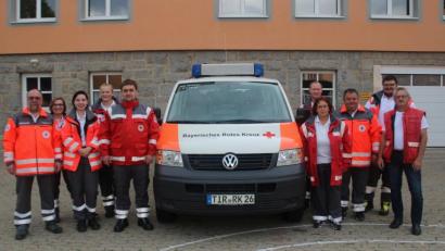 Bild: wro
Die Helfer-vor-Ort-Gruppe Wiesau benötigt ein neues Fahrzeug. Derzeit behelfen sich die Aktiven mit einem BRK-eigenen Ersatzauto.