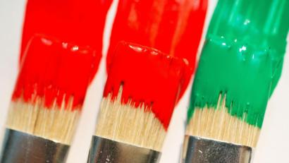 Bild: Patrick Pleul/dpa
Wegen einer möglichen Gesundheitsgefährdung rief ein mittelfränkischer Spielzeughersteller Fingermalfarben zurück.