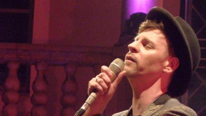 Bild: Wilhelm Amann
Große Stimme, große Gesten: Markus Engelstaedter beim Palazzo-Festival.