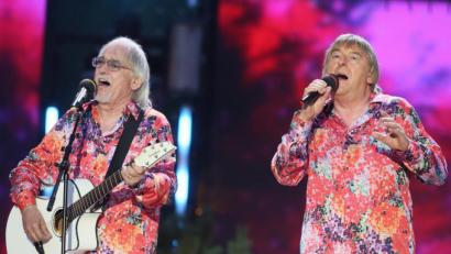 Bild: Bodo Schackow/dpa
Die „Amigos“ singen im September in der Max-Reger-Halle. Mit etwas Glück gibt es dank Oberpfalz-Medien Karten für das Konzert des Schlagerduos gratis.