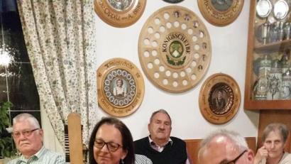 Bild: exb
Die kleine Besetzung der "Wirtshauseck-Musik" mit Christine Eller auf der Harfe und Johann Fröhlich auf der Ziach.