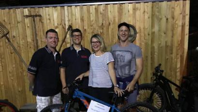 Bild: soj
Preisübergabe: Im Bild von links Andreas Eckstein, Karl Krämer, Laura Zintl, Bernd Hilpert.