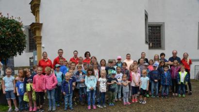 Bild: dob
Sogar einen Aufnahmestopp gab es beim Kinderferienprogramm der Sparkasse im Schloss Friedrichsburg. So viele Mädchen und Buben wollten dabei sein, um der Geschichte von Pfalzgraf Friedrich zu lauschen. Doch es gab weit mehr als nur Geschichtliches.