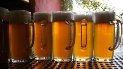 Archivbild: Popp
Goldgelbes Glück im Glas: Am 8. September laden die fünf Kommunbrauorte zum Oberpfälzer Zoigltag ein.