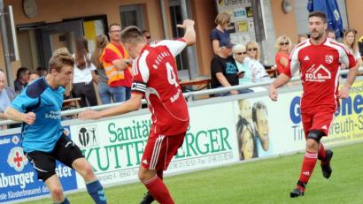 Bild: hho
Am vergangenen Sonntag feierte der FC Tirschenreuth (links Lukas Schön) gegen Saas-Bayreuth mit 2:0 den ersten Saisonsieg. Am Samstag wollen die Kreisstädter gegen den VfR Katschenreuth nachlegen.