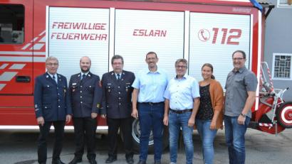 Bild: buc
Georg Rauch (Mitte) ist neuer stellvertretender Kommandant. Ihm gratulieren (von links) Kommandant Josef Kleber, Kreisbrandrat Marco Saller, Kreisbrandmeister Thomas Kleber, Bürgermeister Reiner Gäbl sowie die Markträte Laura Roth und Siegfried Wild.