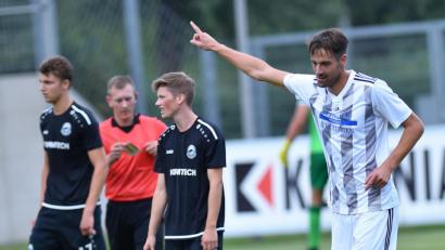 Bild: A. Schwarzmeier
Da deutete noch alles auf einen Weidener Sieg hin: Benjamin Werner (rechts) bejubelt seinen Treffer zum 1:0 gegen den TSV Bogen.