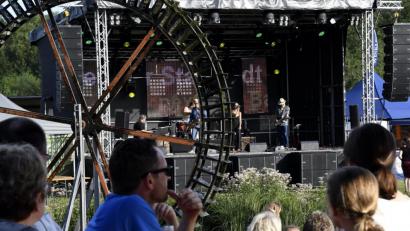 Bild: Petra Hartl
Eine laue Sommernacht mit super Sound: Mit Blue Heat startet Sommer in der Stadt ins Festival-Wochenende.