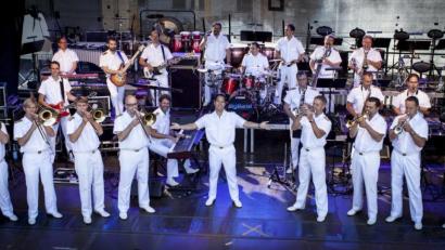 Bild: exb
Bühne frei für Dirigent Timor Oliver Chadik und seine Big Band der Bundeswehr: Am Dienstag, 10. September, um 20 Uhr gastiert das renommierte Showorchester auf dem Werksgelände des Höglinger Unternehmens Godelmann. Der Eintritt ist frei.