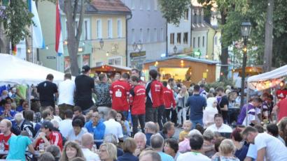 Archivbild: dob
Am Marktplatz lässt es sich gut feiern.