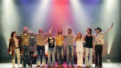 Bild:  Paul Barendregt
Die Show verwandelt die Konzertbühne in das berühmte Open-Air-Gelände und haucht der Musik von The Who, Santana, Melanie, Joe Cocker, Jimi Hendrix, Janis Joplin, Jefferson Airplane, Crosby Stills, Nash & Young und Sly & The Family Stone neues Leben ein.