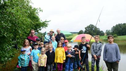 Bild: bey
Die Buben und Mädchen bewiesen beim Schnupperangeln Geduld.