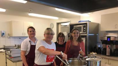 Bild: exb
Das perfekte Dinner mit (von links) Irene Voth, Kristina Meier, Katharina Münchmeier-Lehner und Regina Brum.