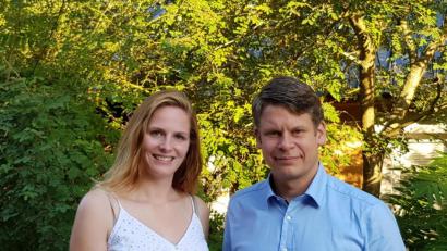 Bild: hfz/LearningCampus
Ab 1. September leitet Franziska Meier aus Grafenwöhr für Learning-Campus (rechts Geschäftsführer Benjamin Zeitler) den Trabitzer Kindergarten.