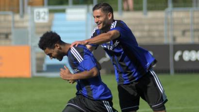 Bild: otr
Torschützen unter sich: Weidens Chousein Chousein (rechts), der Torschütze zum 2:0, jubelt mit Michaele Bokuretsion über dessen Treffer zum 3:0-Endstand.
