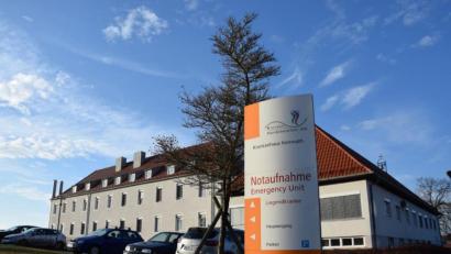Archivbild: bkr
Als Assistenzarzt kümmert sich ein 36-Jähriger in seinen Nachtschichten um Patienten am Kemnather Krankenhaus. Nach zwei Monaten kommt heraus, dass der Libyer seine Approbation gefälscht hat.