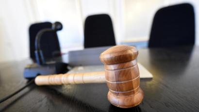 Bild: Uli Deck
Ein Ermittlungsrichter hat Haftbefehl gegen einen Mann, der seine Partnerin gewürgt hat, erlassen.