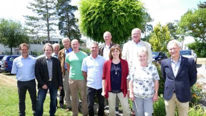 Bild: exb
Langjährige Mitarbeiter hat das Staatliche Bauamt Amberg-Sulzbach geehrt (von links): Personalratsvorsitzender Stefan Heumann, Roman Beer (Fachbereichsleiter Hochbau), Hermann Erl, Gottfried Utz, Andreas Kick, Hermann Lohner, Horst Kokesch, Gisela Schulze, Behördenleiter Henner Wasmuth, Karin Herde und Gerhard Kederer.