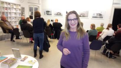 Bild: Thomas Dobler
Die Regensburger Autorin Lisa Weichart hat einen neuen Roman veröffentlicht.